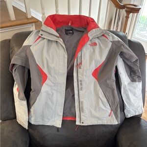 The North Face Women’s Hyvent jacket